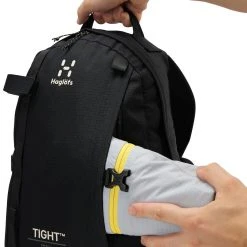 Haglöfs Tight Small Backpack, noir/jaune 7 Haglöfs Tight Small Backpack, noir/jaune -Sacs à dos Boutique hagloefs tight small backpack true black 3
